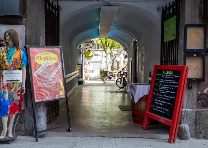Stylish Loft In The Hearth Of Historic Centre アパート